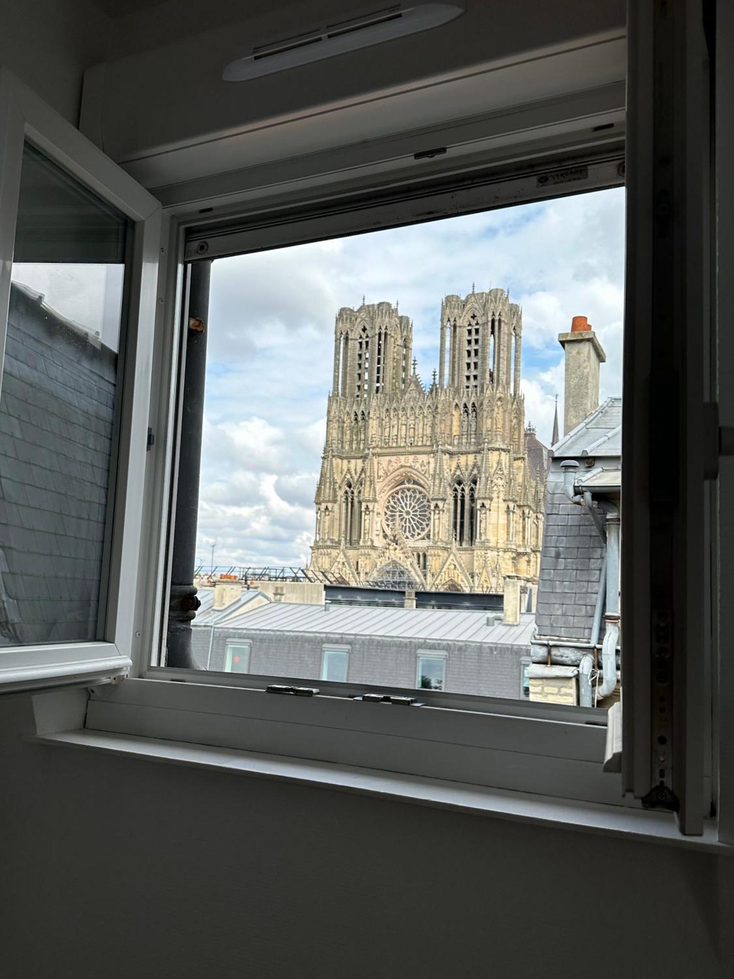 Faro, Vue Sur La Cathedrale Reims Exterior foto